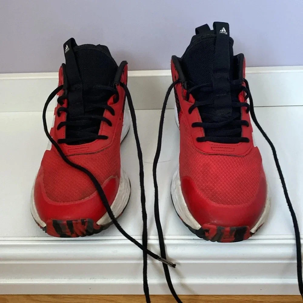 adidas Men's Own the game Basketball Shoe size 10
